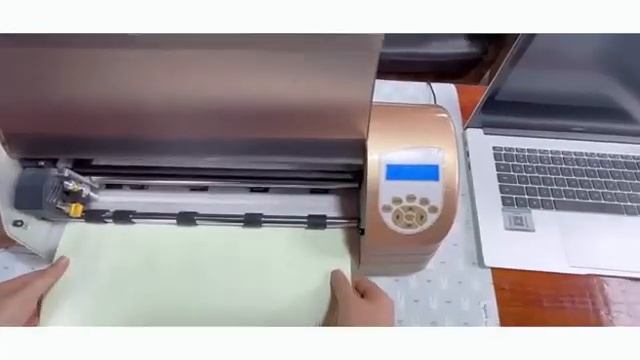 Saga MINI Plotter Cutter, стильный и компактный режущий плоттер смотреть онлайн