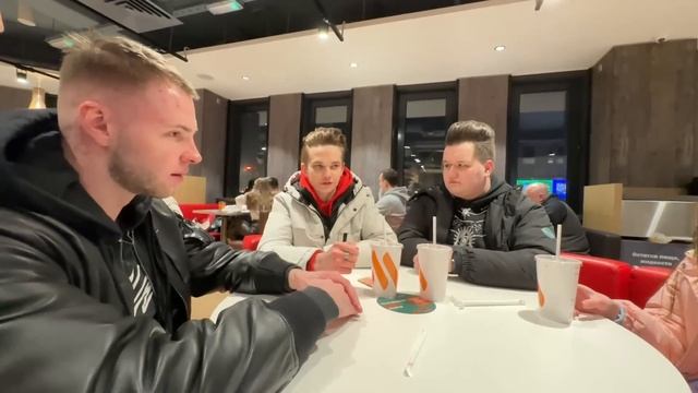 АРТЕМ ВОЛЬФ vs БОРЗЫЙ МЕНТ ВО ВКУСНО И ТОЧКА / АРТЕМ ВОЛЬФ КОНФЛИКТ С МЕНТОМ / АРТЕМ ВОЛЬФ МЕНТЫ смотреть онлайн