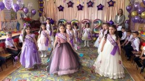 Танец Звёздочек на выпускном в детском саду