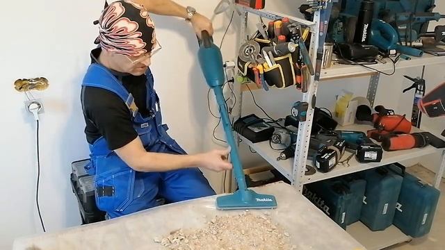 Makita DCL180 Аккумуляторный пылесос. смотреть онлайн