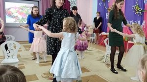 Танец с мамами  «Соединяет нас любовь» старшая группа МБДОУ 20,  г. Красноярск