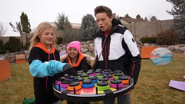 BOYS vs GIRLS Extreme Hide and Seek in Boxes CHALLENGE! смотреть онлайн