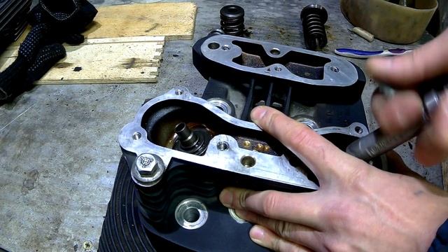 Притирка клапанов на старом Харлей-Давидсон Эво 1340 смотреть онлайн