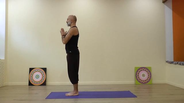 Чандра Намаскар Базовая вариация смотреть онлайн