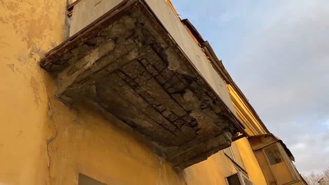 В домах на улице Авроры в Самаре не первый год разрушаются балконы смотреть онлайн