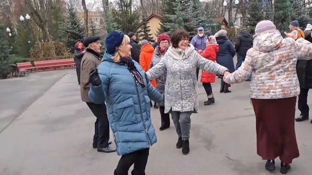 РОЗЬІ АЛЬІЕ❤️ НАС СВЯЗАЛИ С ТОБОЙ НАВСЕГДА❤️ ТАНЦЬІ В ПАРКЕ ГОРЬКОГО❤️ХАРЬКОВ 2023 смотреть онлайн
