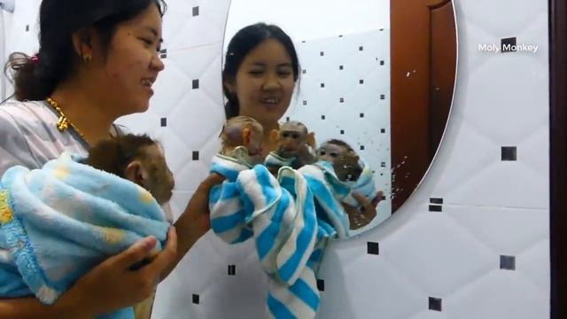 Mori K-I-S-S Smallest CiCi Follow Mom Before Bathing And Wear Diaper смотреть онлайн