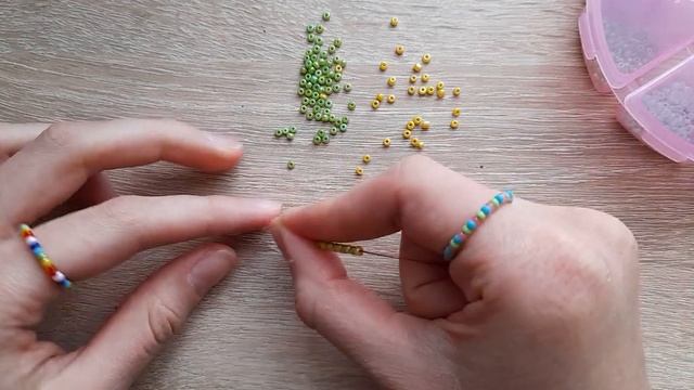 как сделать самое простое колечко из бисера ?? смотреть онлайн