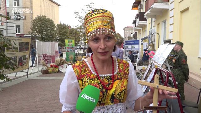 На бульваре Гагарина в Брянске развернулись красочные подворья смотреть онлайн