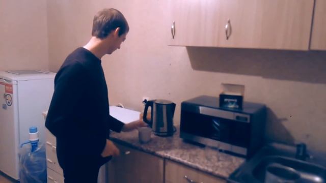 ЧЕЛОВЕК С ПЛАНЕТЫ ГДЕ ВАРЕНЬЕ ЭТО ОРУЖИЕ смотреть онлайн