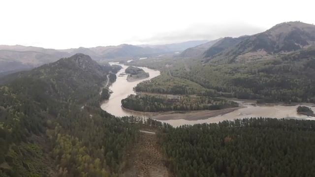 Алтай. Полет на вертолете над долиной реки Катунь смотреть онлайн