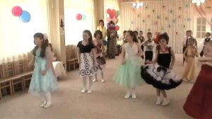 ТАНЕЦ НА ВЫПУСКНОЙ в детском саду "МЫ МАЛЕНЬКИЕ ДЕТИ"