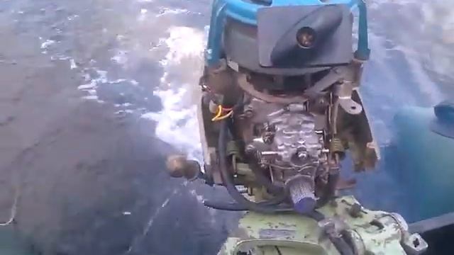 Плаваю на лодке Колибри КМ-330 и моторе Москва 10,5л.с. Река Днепр, 26 марта 2017. смотреть онлайн