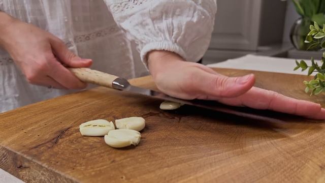 Jeder wird dieses einfache und erschwingliche Auberginengericht lieben! Einfach und sehr lecker! смотреть онлайн