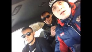 Классно парень поет в машине с пацанами