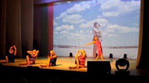 Танец «Обними меня»