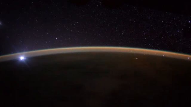 Полярное сияние, вспышки молний, восход Венеры, Луны и Солнца смотреть онлайн