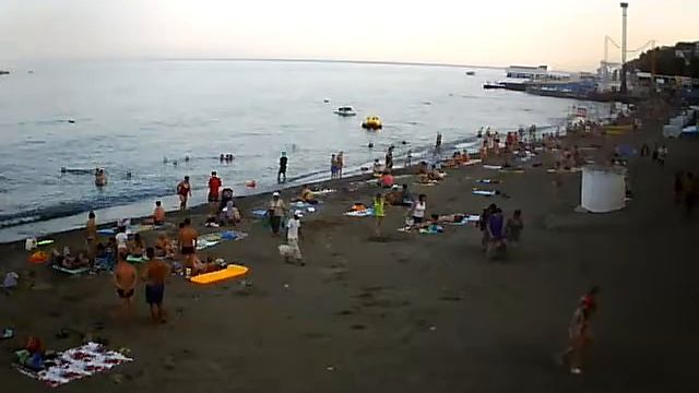 Вебкамера "Центральный пляж". Запись 06.08.2016 19:00:02 смотреть онлайн