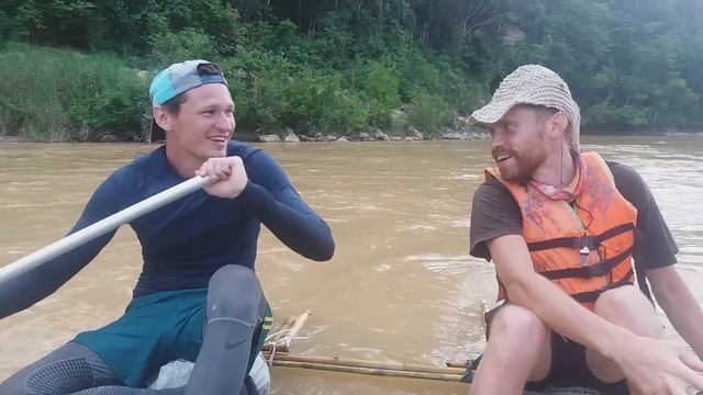 Сплав по джунглям Малайзии на самодельном бамбуковом катамаране. Серия 2/3 | Wild Rafting In Jungle смотреть онлайн