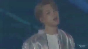 Чимин поёт грубым голосом