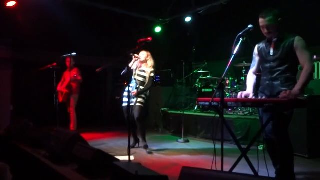 Блюндинка КсЮ - Большие девочки не плачут LIVE @ Орёл, ГЕРЦ (23.02.2016) смотреть онлайн