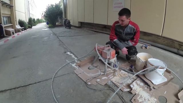 С чего начинается покраска фасада. Первый день на объекте. Контрольные выкрасы окрасочным аппаратом смотреть онлайн