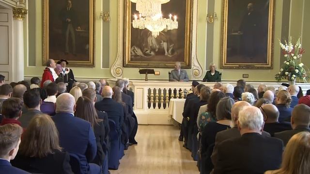 Crowds Welcome King and Queen Consort in Doncaster смотреть онлайн