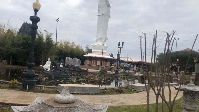 Воздушные змеи в Буддийском центре! смотреть онлайн