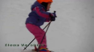 Лыжи для ребенка Возраст 4 года 7 мес  Упертая лыжница! Skiing