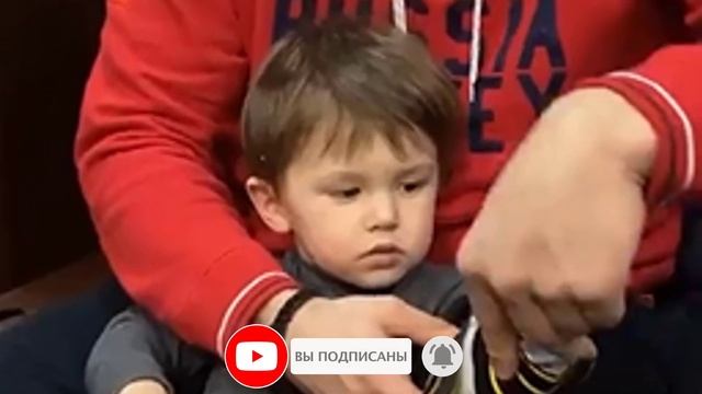 Сын Александра Овечкина впервые встал на коньки и вышел на лед смотреть онлайн