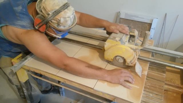 Резка плитки. Три за один раз!!! смотреть онлайн