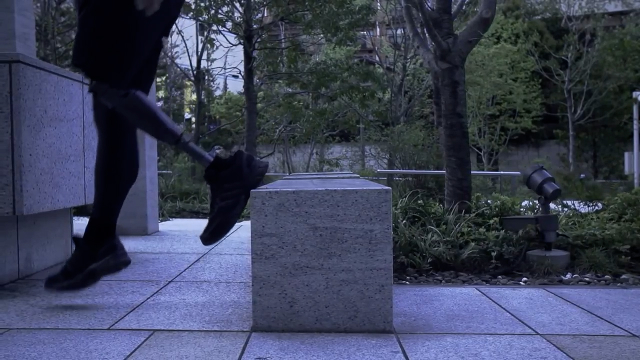 Протез ноги: Гидравлическое микропроцессорное колено ALLUX - разработано для жизни. смотреть онлайн