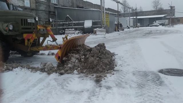ЗИЛ-131 с отвалом для снега смотреть онлайн