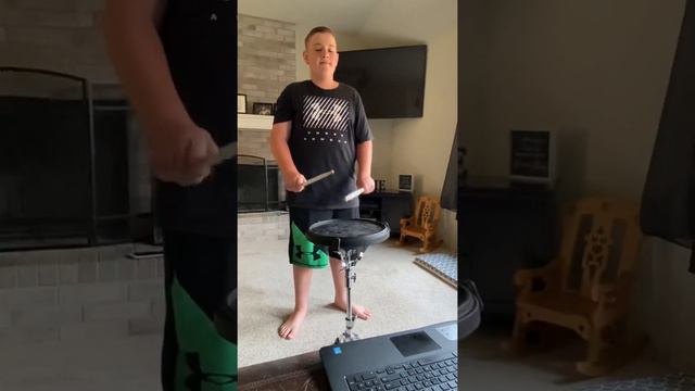 Drumline audition tape/ (1and 1’s) (2 and 2’s) (3 and 3,s) and (4 and 4,s) смотреть онлайн
