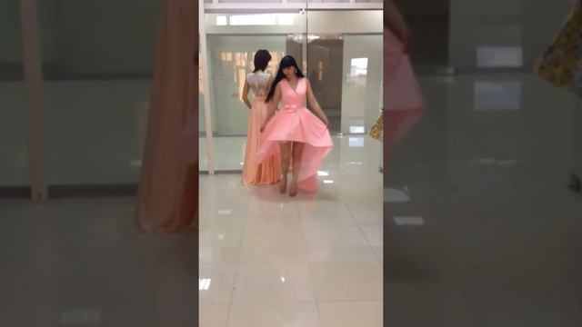 Нежно розовое платье смотреть онлайн