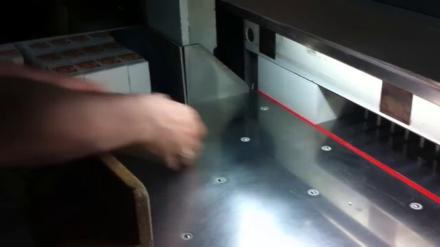 Как делают этикетки для одежды смотреть онлайн