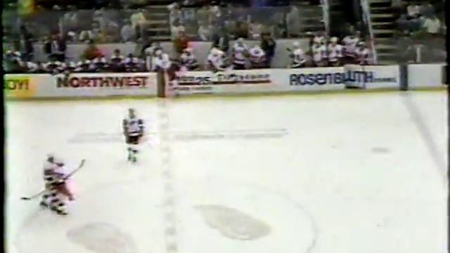 Bob Probert vs Scott Mellanby смотреть онлайн