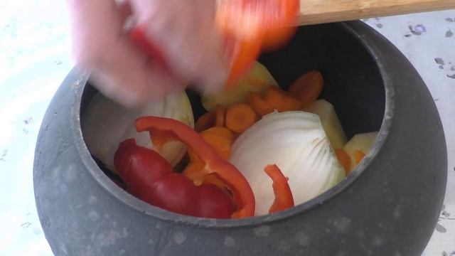 ГОТОВИМ В ПЕЧИ. ЖАРКОЕ КУРИЦА С КАРТОШКОЙ В ЧУГУНКЕ. смотреть онлайн