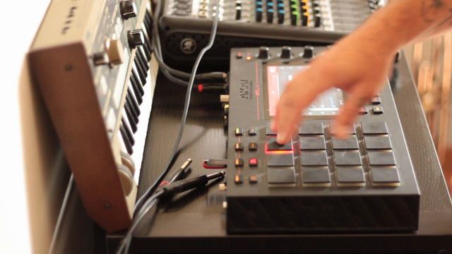 VANDOLIZM – Attack of the Pigeons [Akai MPC Live] смотреть онлайн