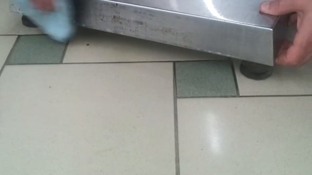 Чистка нержавеющих поверхностей в гипермаркете.mp4 смотреть онлайн