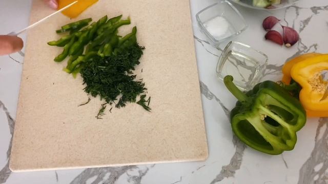 An easy and simple salad. Простой салат на скорую руку смотреть онлайн
