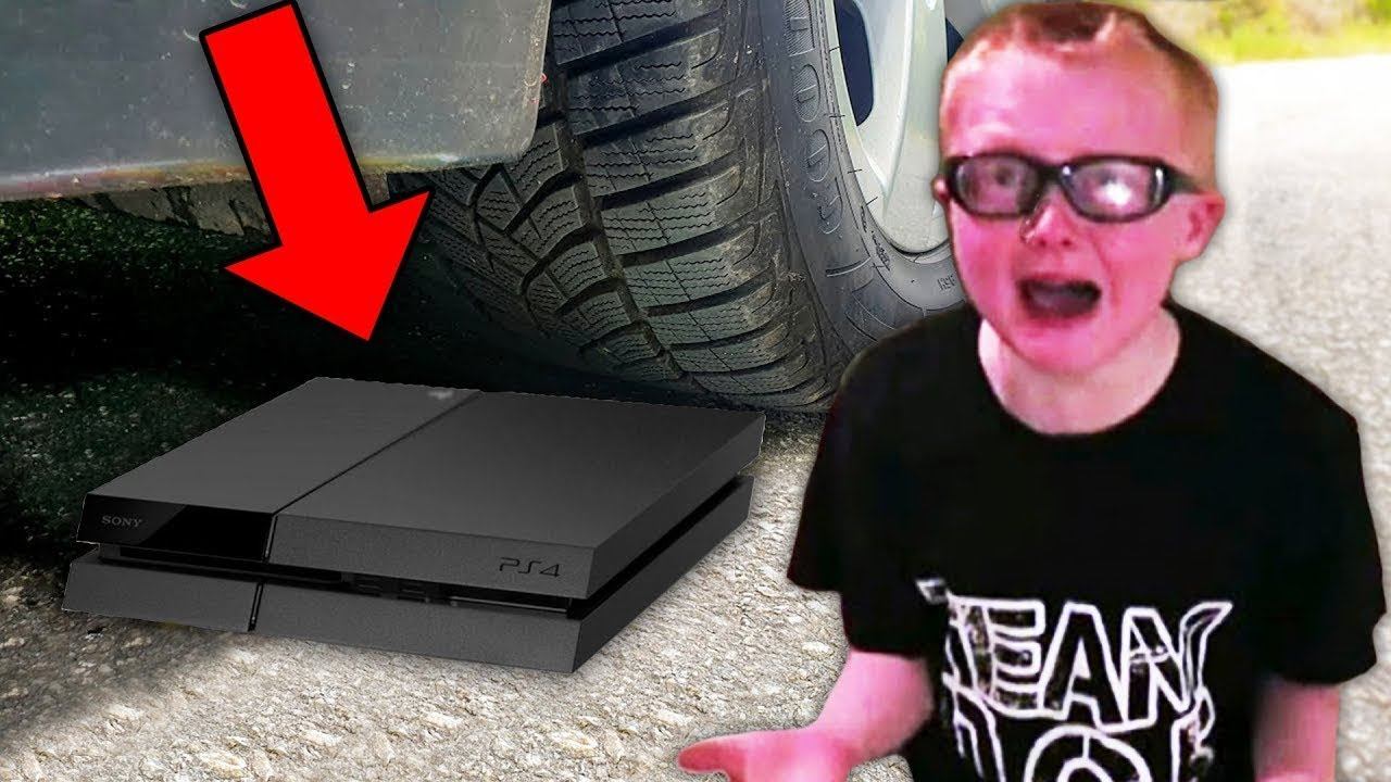 мама раздавила PS4 СЫНА, машиной (fortnite) смотреть онлайн