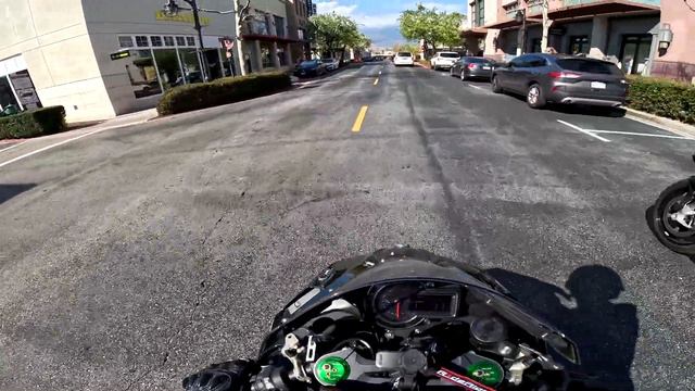 Riding My Ninja H2 w/ My Friends BMW S1000RR смотреть онлайн