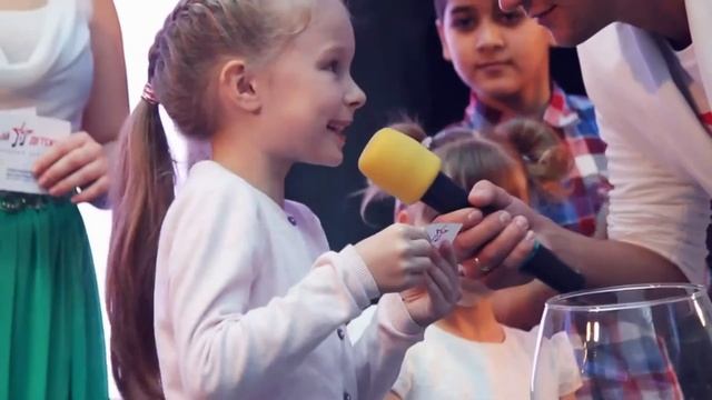 Ведущий на праздник Василий Киров смотреть онлайн