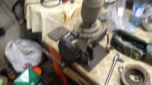 Замена пружин передних стоек амортизаторов на Renault Laguna 2