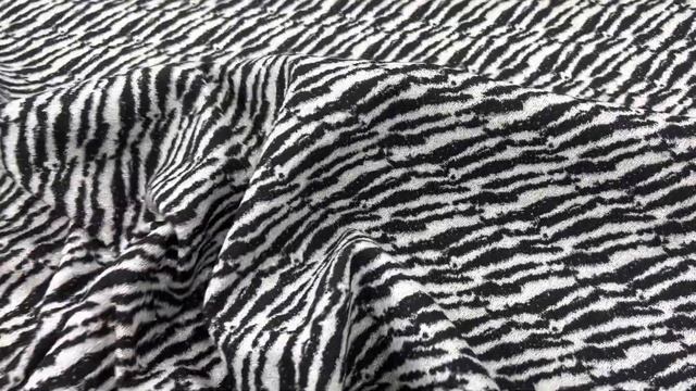 Актуальный принт Зебра! Стильный жакет из итальянской костюмной ткани Жаккард смотреть онлайн