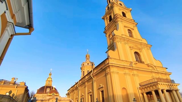 Гимн Российской империи, "Боже царя храни" играют куранты Петропавловского собора в Санкт-Петербург смотреть онлайн