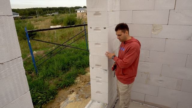 Особенности КЛАДКИ стен дома из ГАЗОБЕТОНА. Клей-Пена, U-блоки, Газобетонные ПЕРЕМЫЧКИ смотреть онлайн