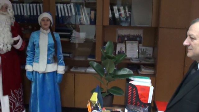 Вітання директору школи від учнів з новорічними святами смотреть онлайн