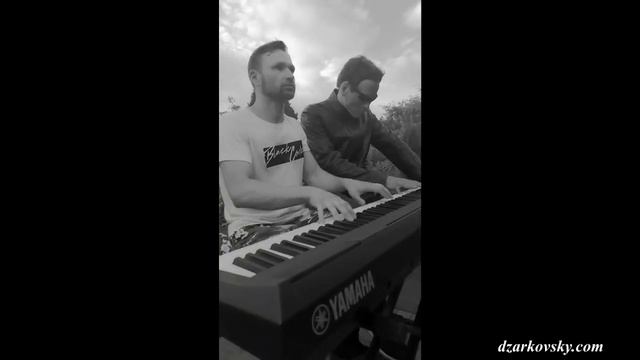 T-800 Terminator playing the piano | Terminator visiting Dzarkovsky смотреть онлайн